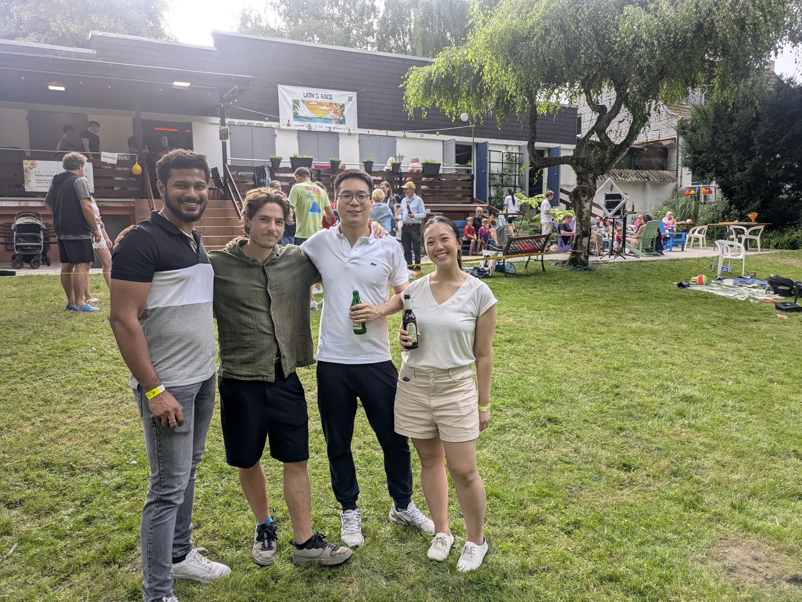 Gruppenfoto beim Sommerfest